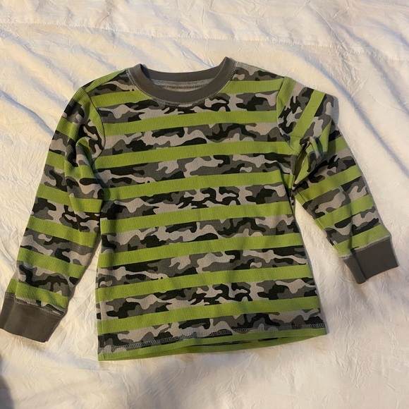 Mario Kart and Camo - Two boys shirts 👕 for the price of one… - Picture 3 of 7